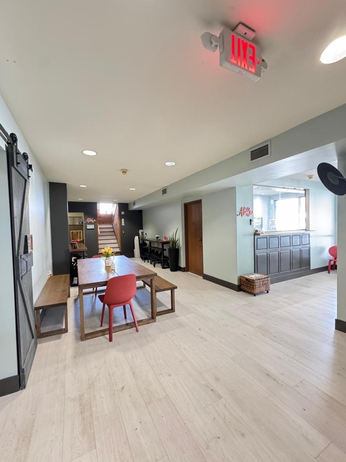 Valued Stay Aloha Madison Exteriör bild