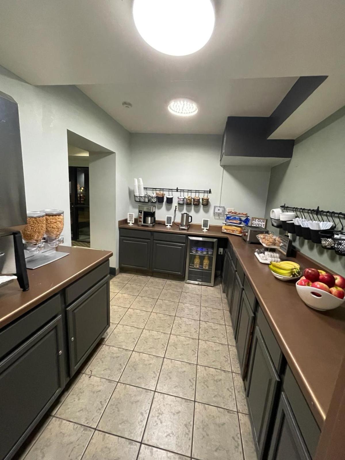 Valued Stay Aloha Madison Exteriör bild